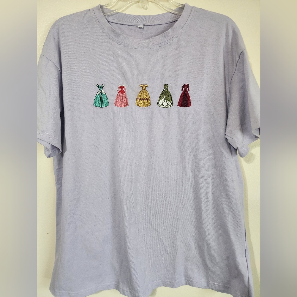 Lilac Short Sleeve Tee with Embroidered Dress Motif